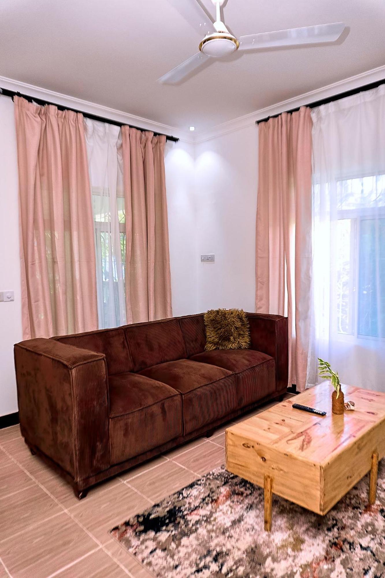 Sumaku House Bed & Breakfast *