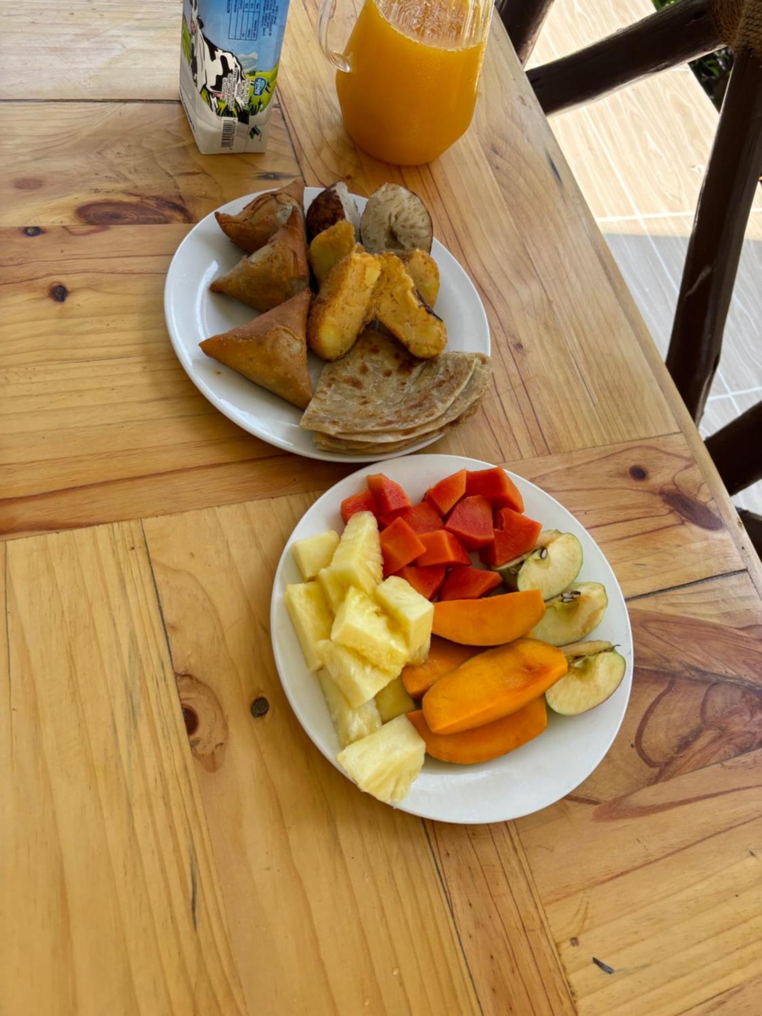 Sumaku House Bed & Breakfast Bwejuu