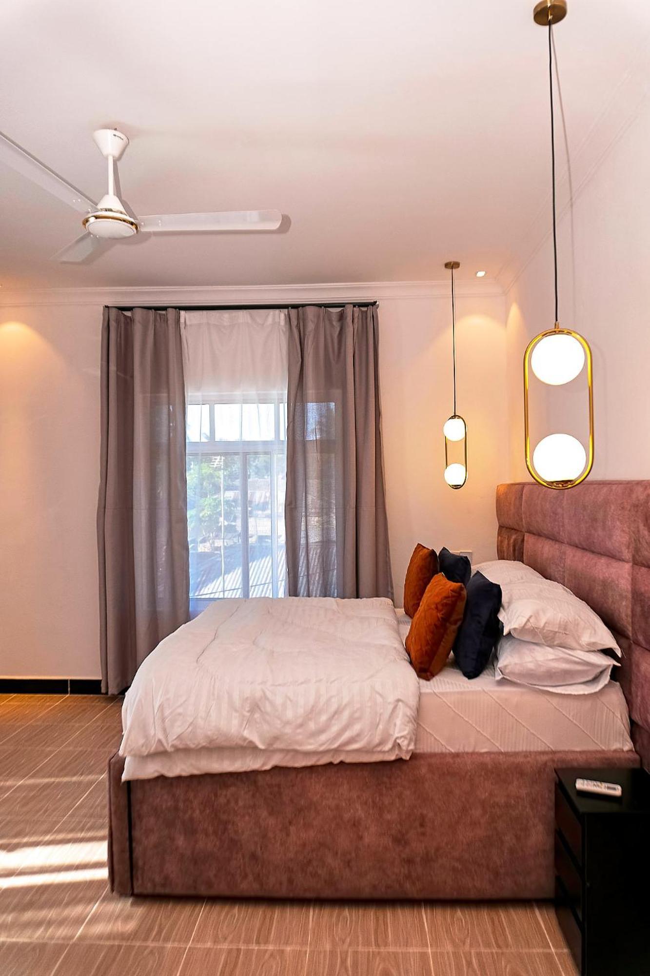 Sumaku House Bed & Breakfast Bwejuu