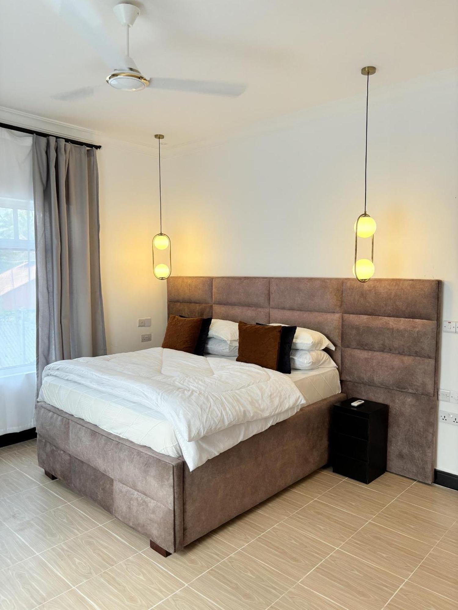 Sumaku House Bed & Breakfast Bwejuu