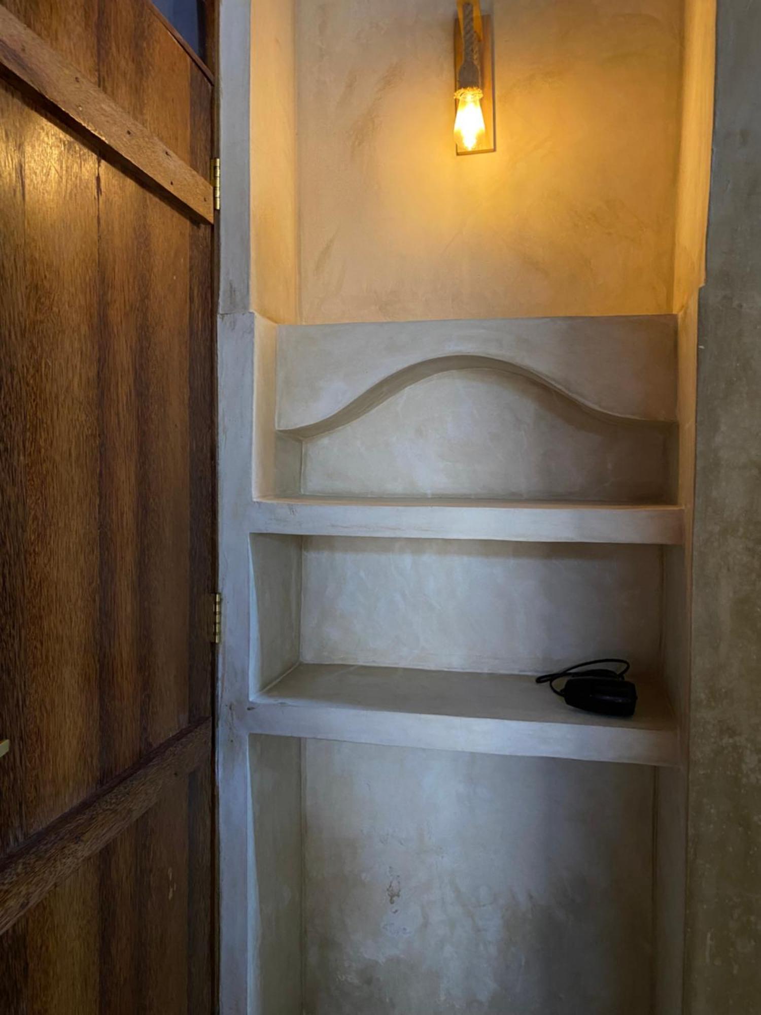 Sumaku House Bed & Breakfast Bwejuu