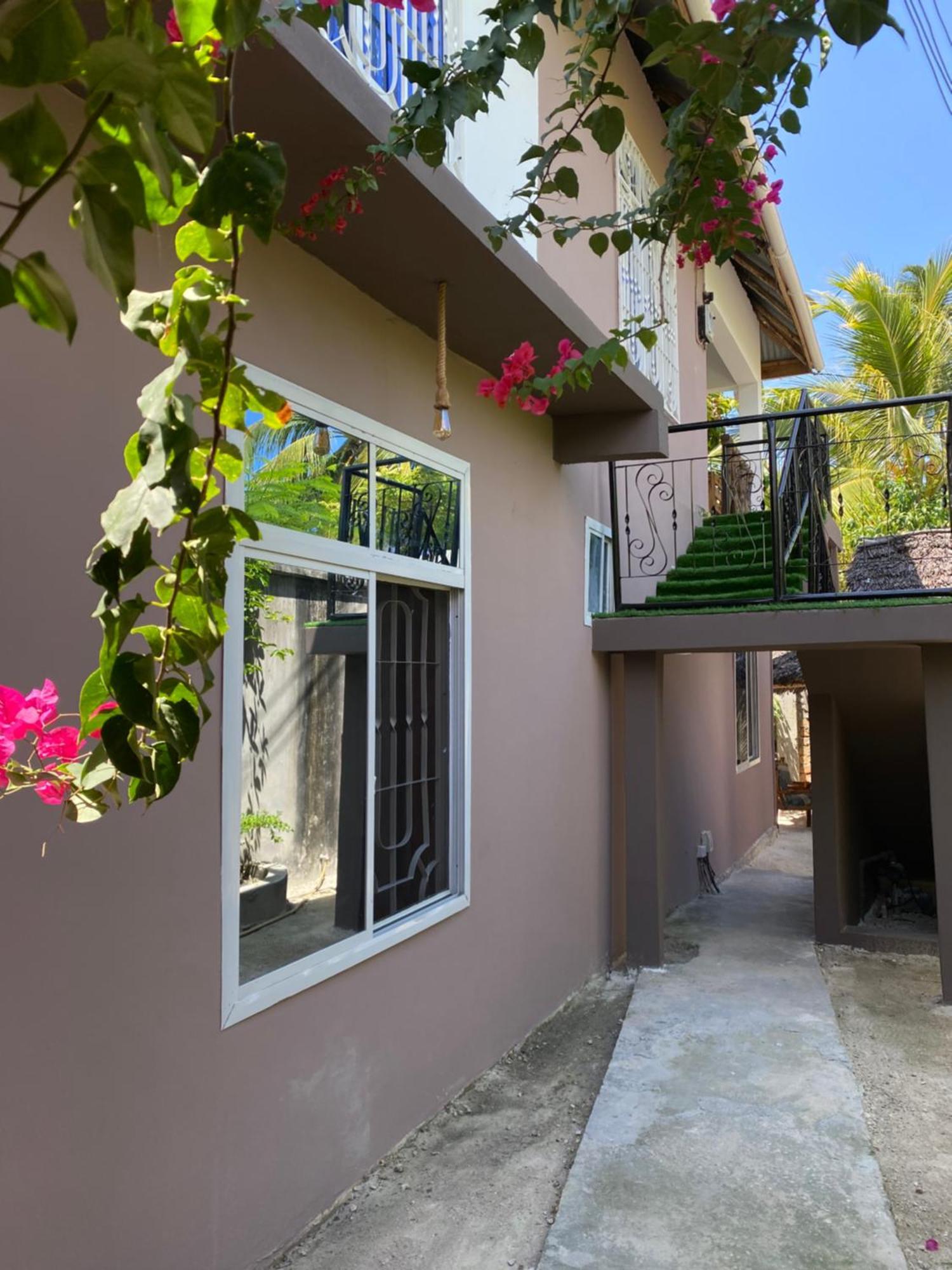 Sumaku House Bed & Breakfast *
